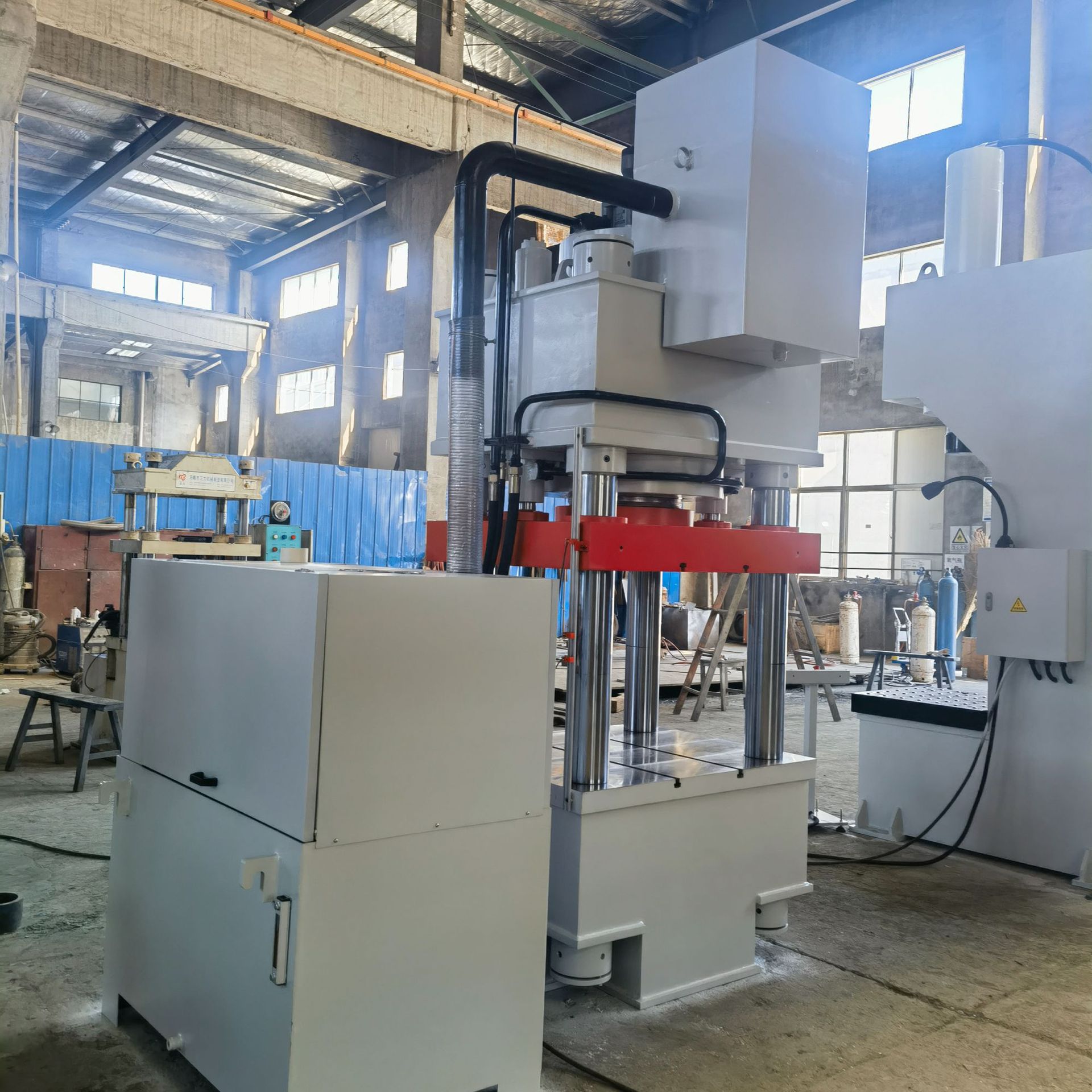 Mesin Press Hidrolik Empat Kolom 350 Ton