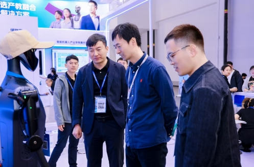 Kombinasi Penelitian Humanoid YouBixuan Tinju bersinar terang di Expo Teknologi Tinggi ke -63