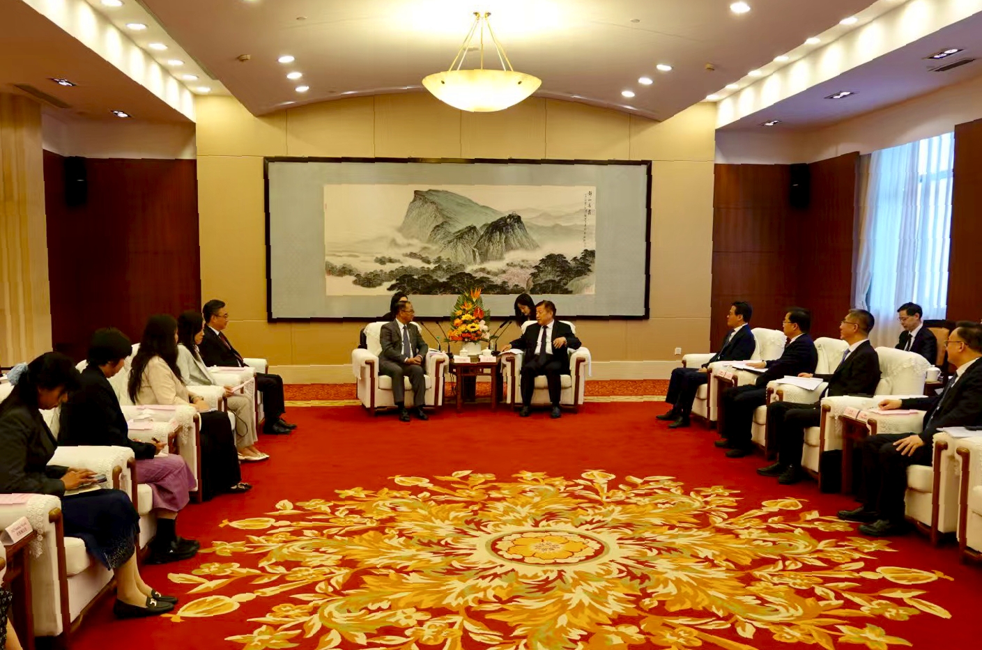 Shi Zhongjun dan Duta Besar Myanmar Bertemu Wakil Gubernur Jiangsu