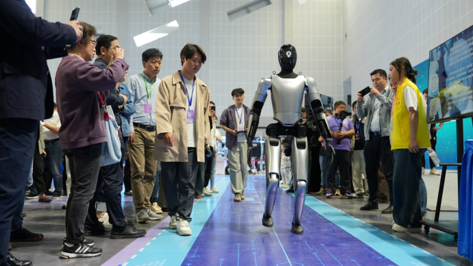 Lusinan robot humanoid akan mengambil posting mereka